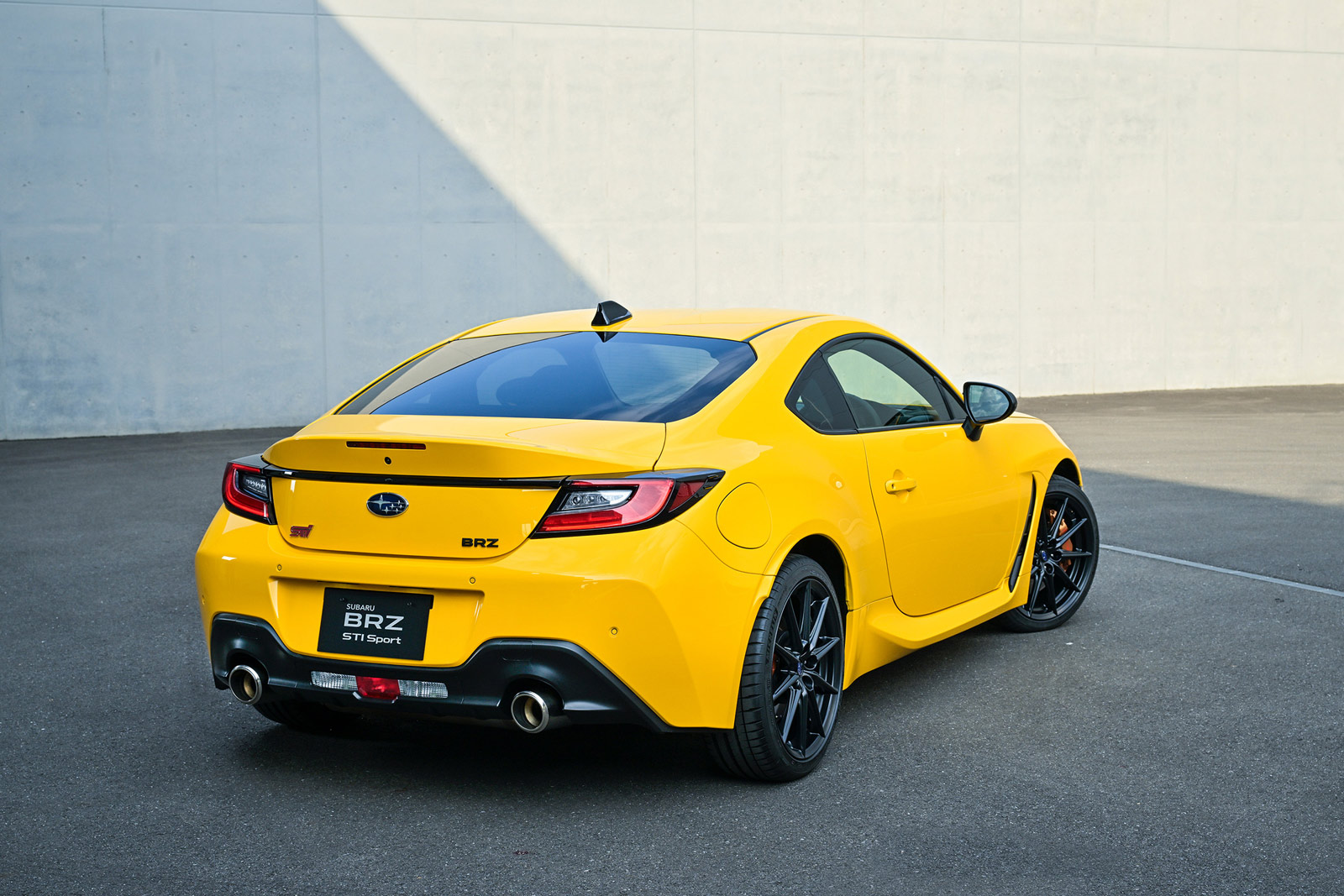 BRZ STI Sport YELLOW EDITION リヤ